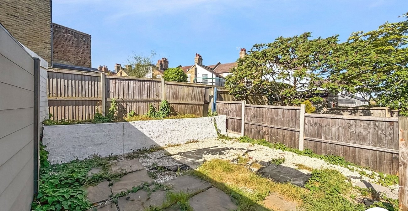 2 bedroom house to rent in London | 