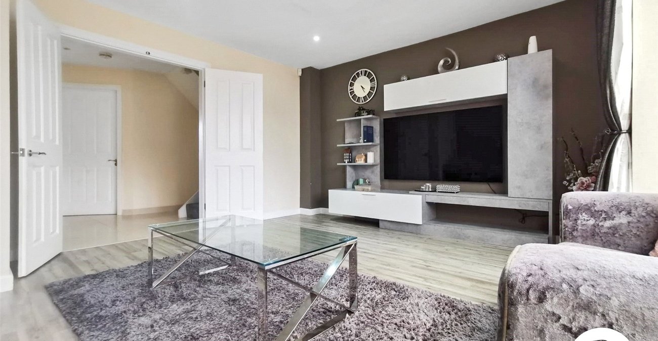 5 bedroom house to rent in Orpington | Robinson Jackson