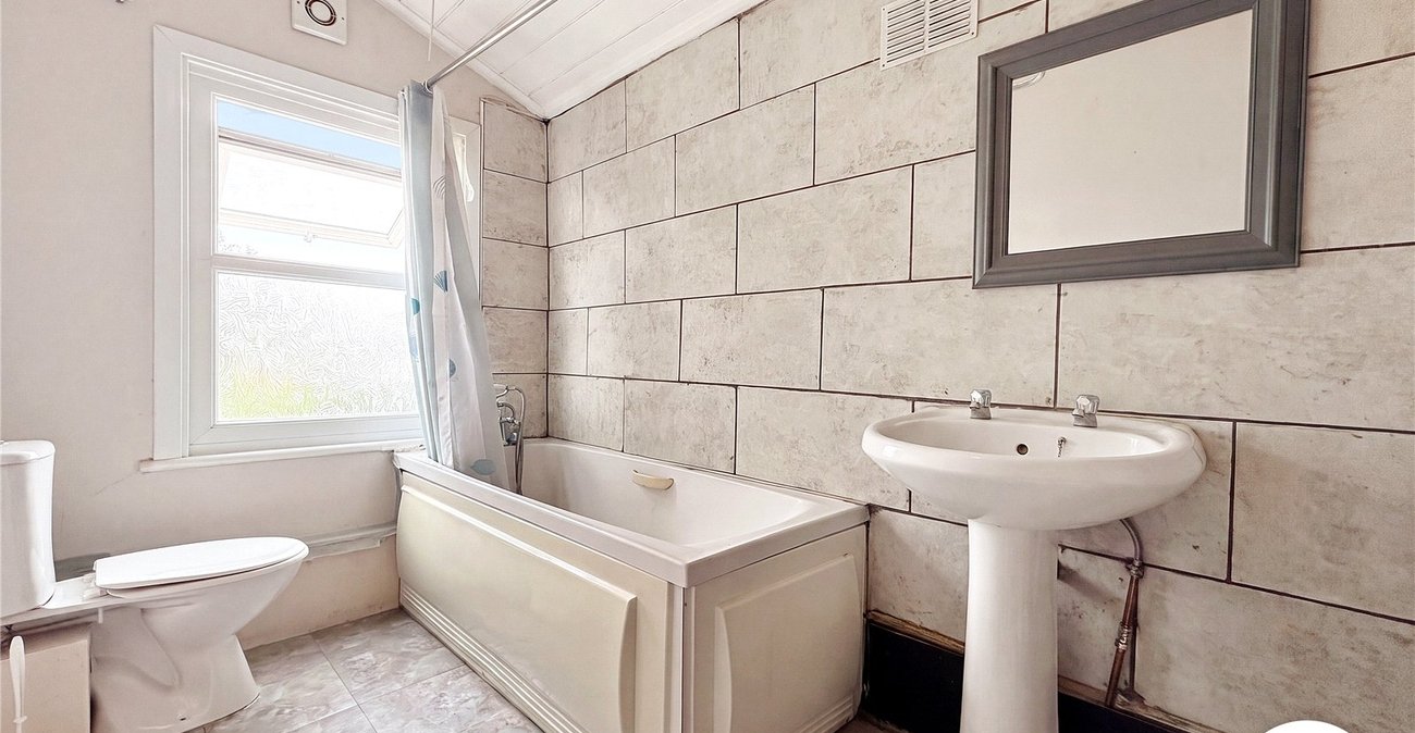 2 bedroom house to rent in Gillingham | Robinson Michael & Jackson