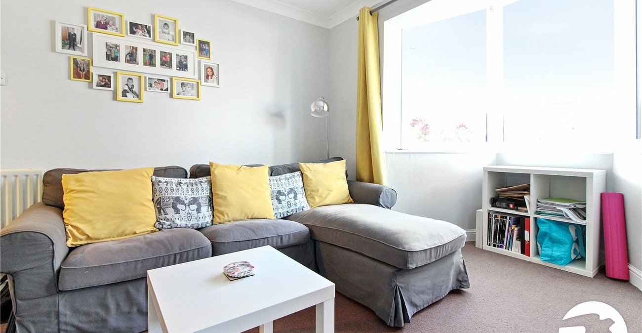 3 bedroom house to rent in Swanscombe | Robinson Michael & Jackson