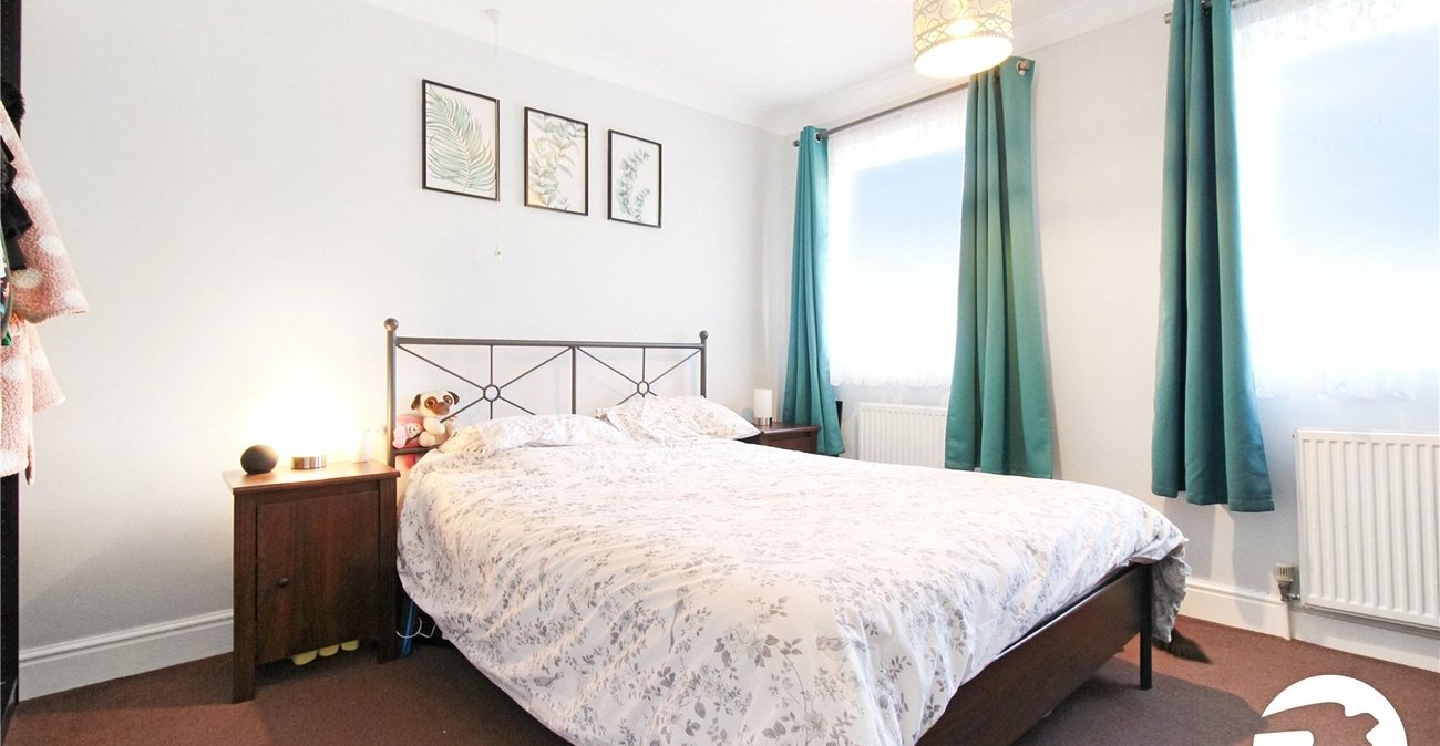 3 bedroom house to rent in Swanscombe | Robinson Michael & Jackson