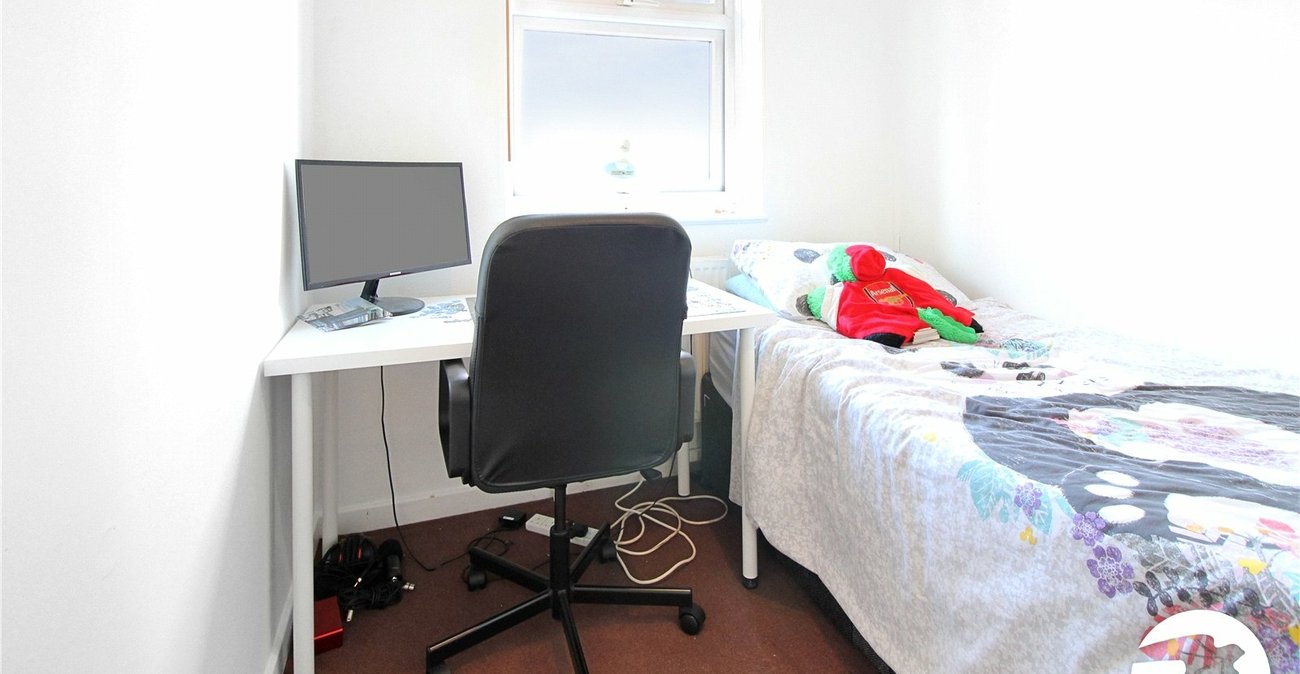 3 bedroom house to rent in Swanscombe | Robinson Michael & Jackson