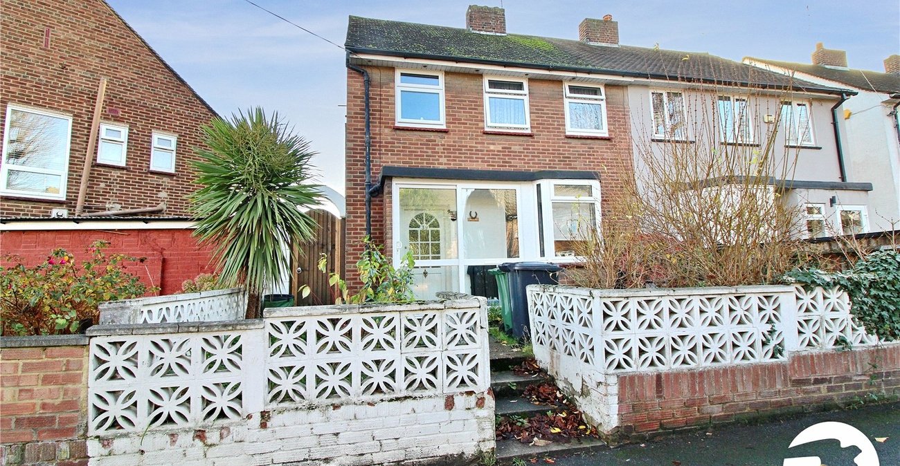 3 bedroom house to rent in Swanscombe | Robinson Michael & Jackson
