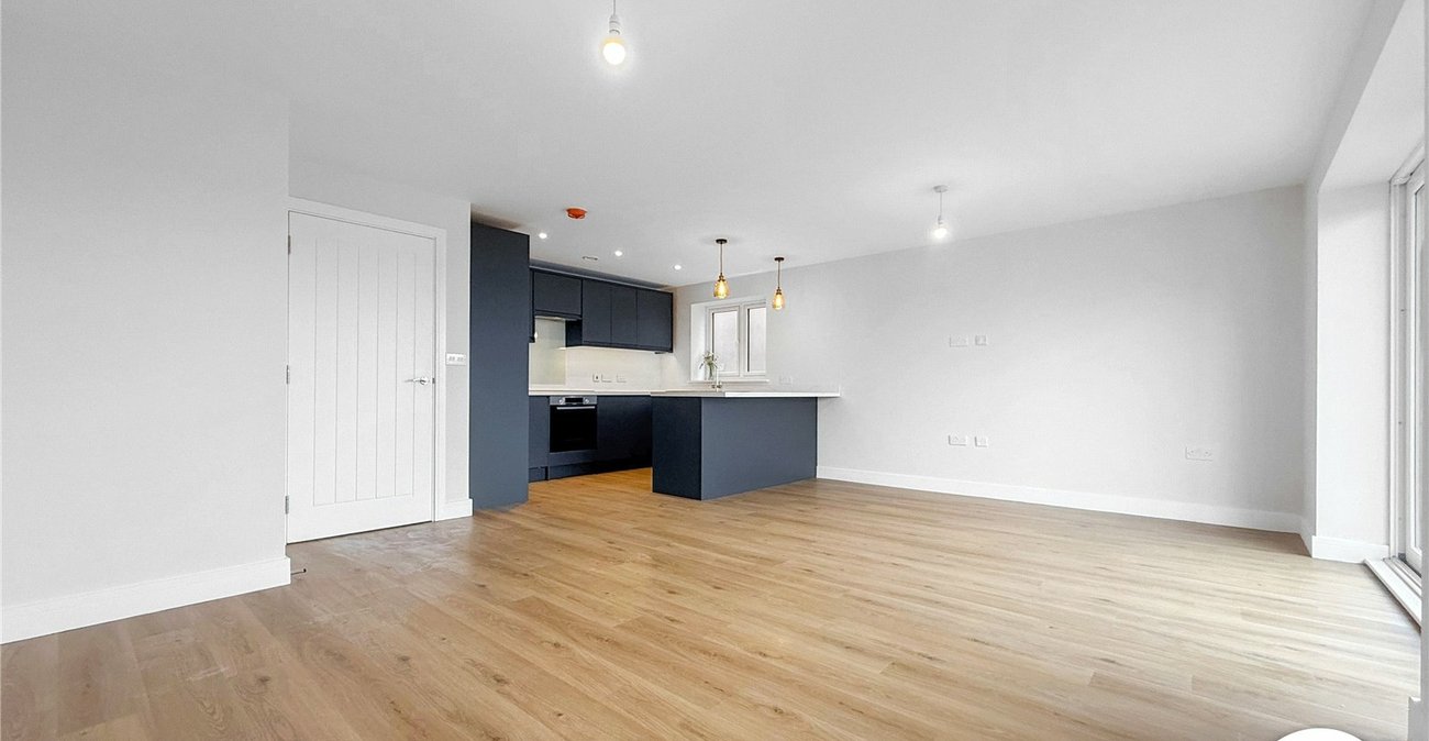 2 bedroom property to rent in Upnor | Robinson Michael & Jackson