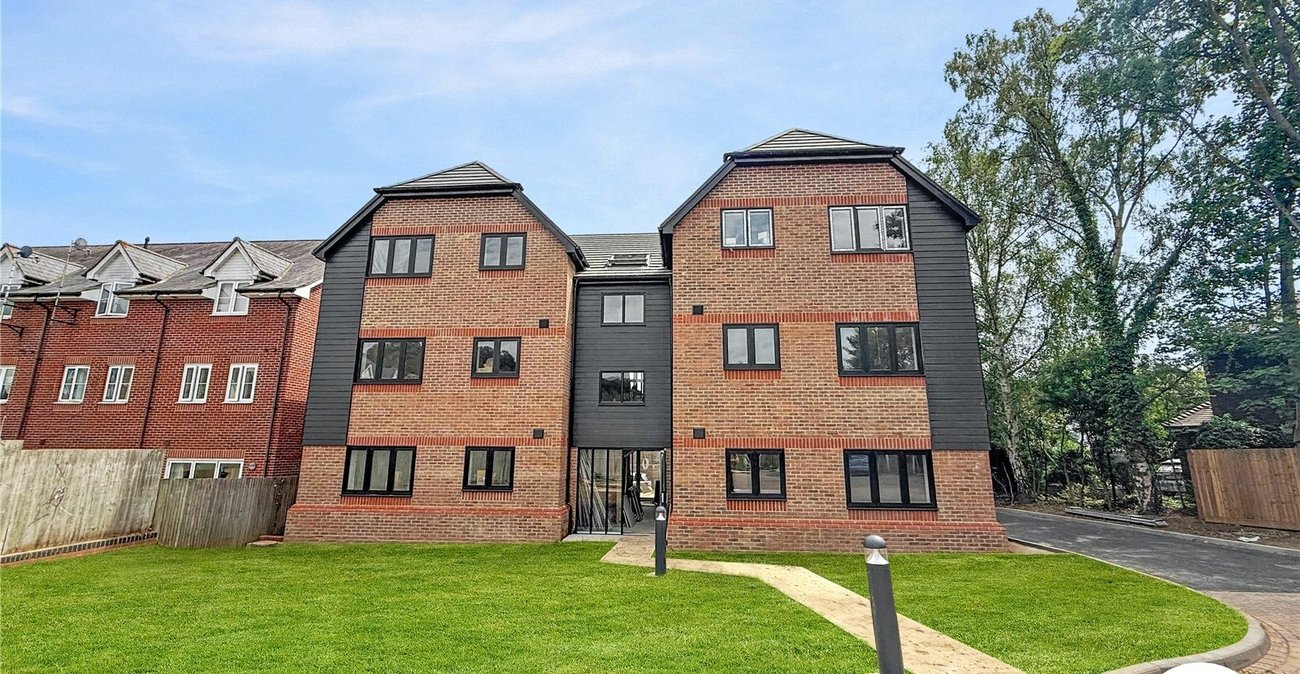 2 bedroom property to rent in Upnor | Robinson Michael & Jackson