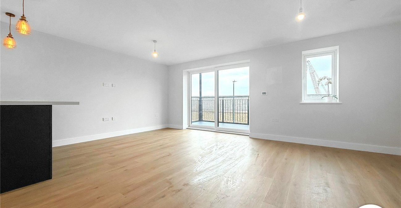 2 bedroom property to rent in Upnor | Robinson Michael & Jackson