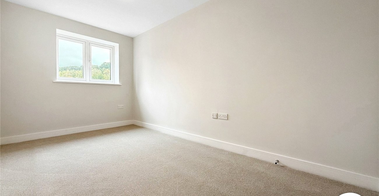 2 bedroom property to rent in Upnor | Robinson Michael & Jackson