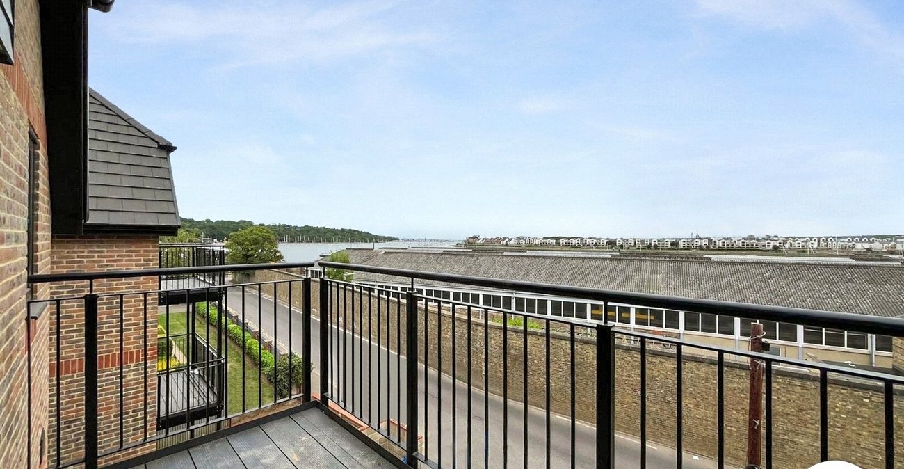 2 bedroom property to rent in Upnor | Robinson Michael & Jackson