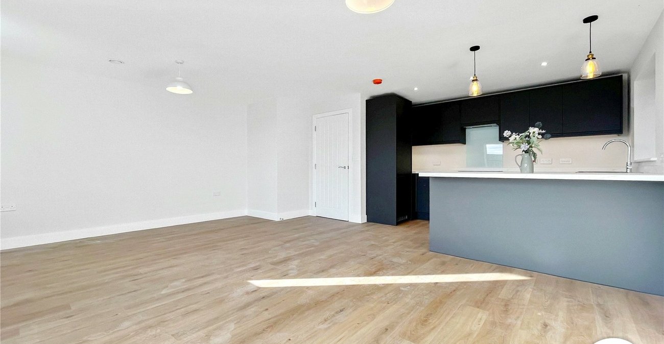 2 bedroom property to rent in Upnor | Robinson Michael & Jackson