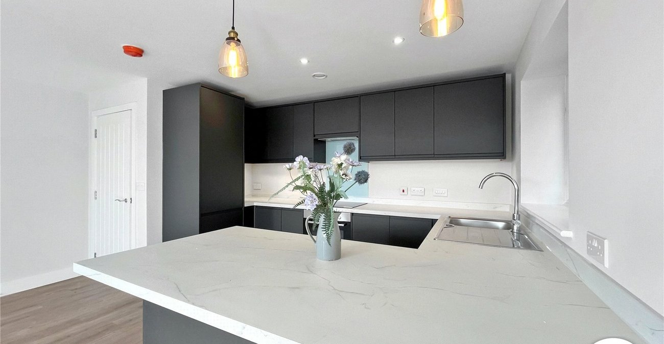 2 bedroom property to rent in Upnor | Robinson Michael & Jackson