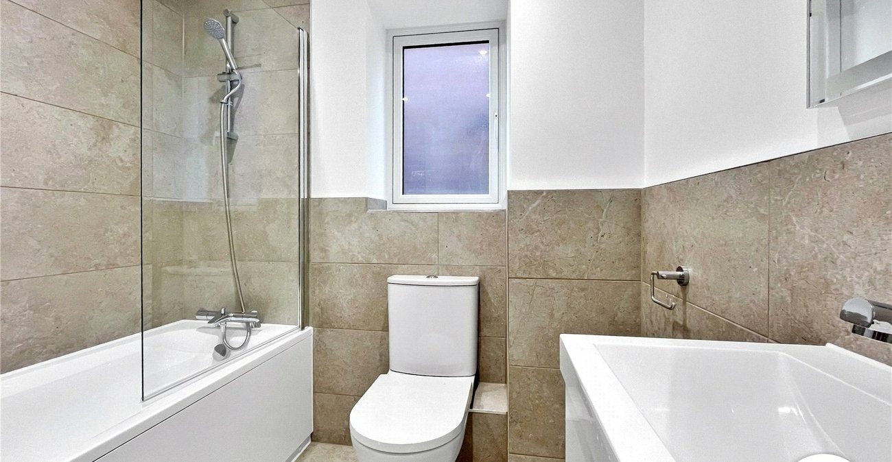 2 bedroom property to rent in Upnor | Robinson Michael & Jackson