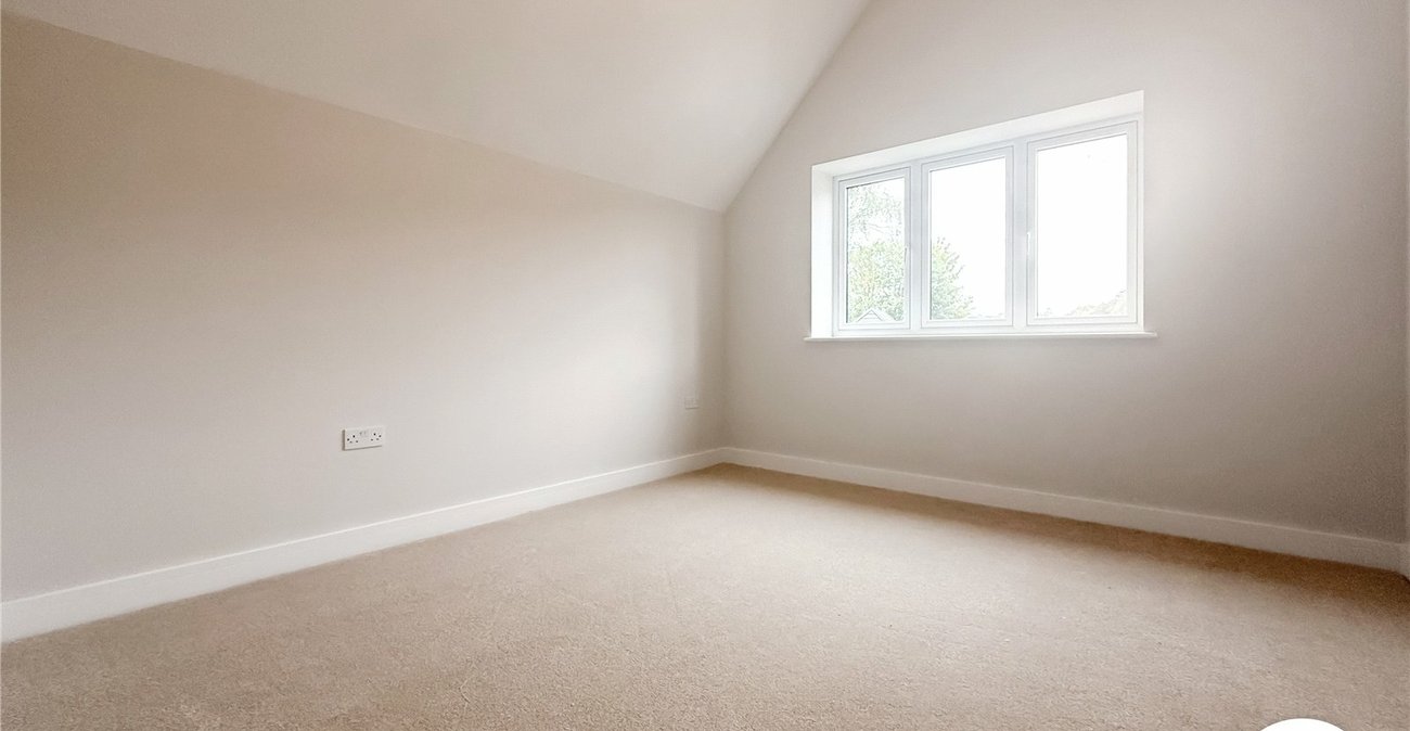 2 bedroom property to rent in Upnor | Robinson Michael & Jackson