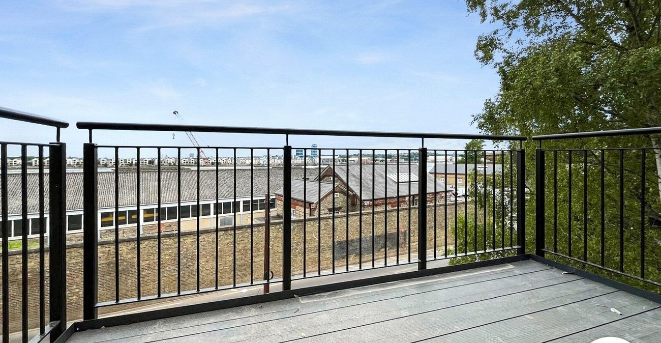 2 bedroom property to rent in Upnor | Robinson Michael & Jackson