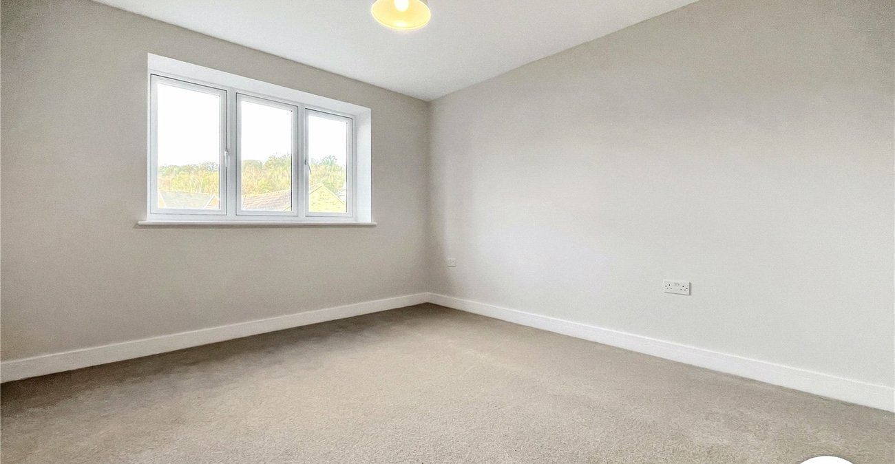 2 bedroom property to rent in Upnor | Robinson Michael & Jackson