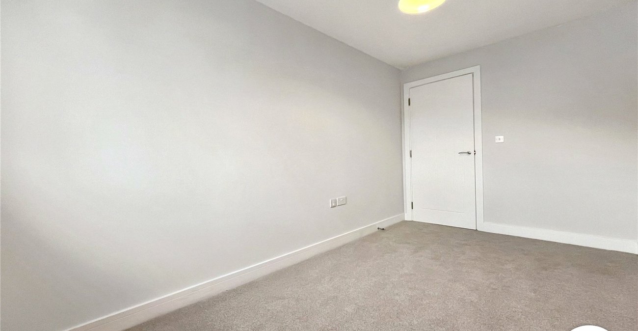 2 bedroom property to rent in Upnor | Robinson Michael & Jackson