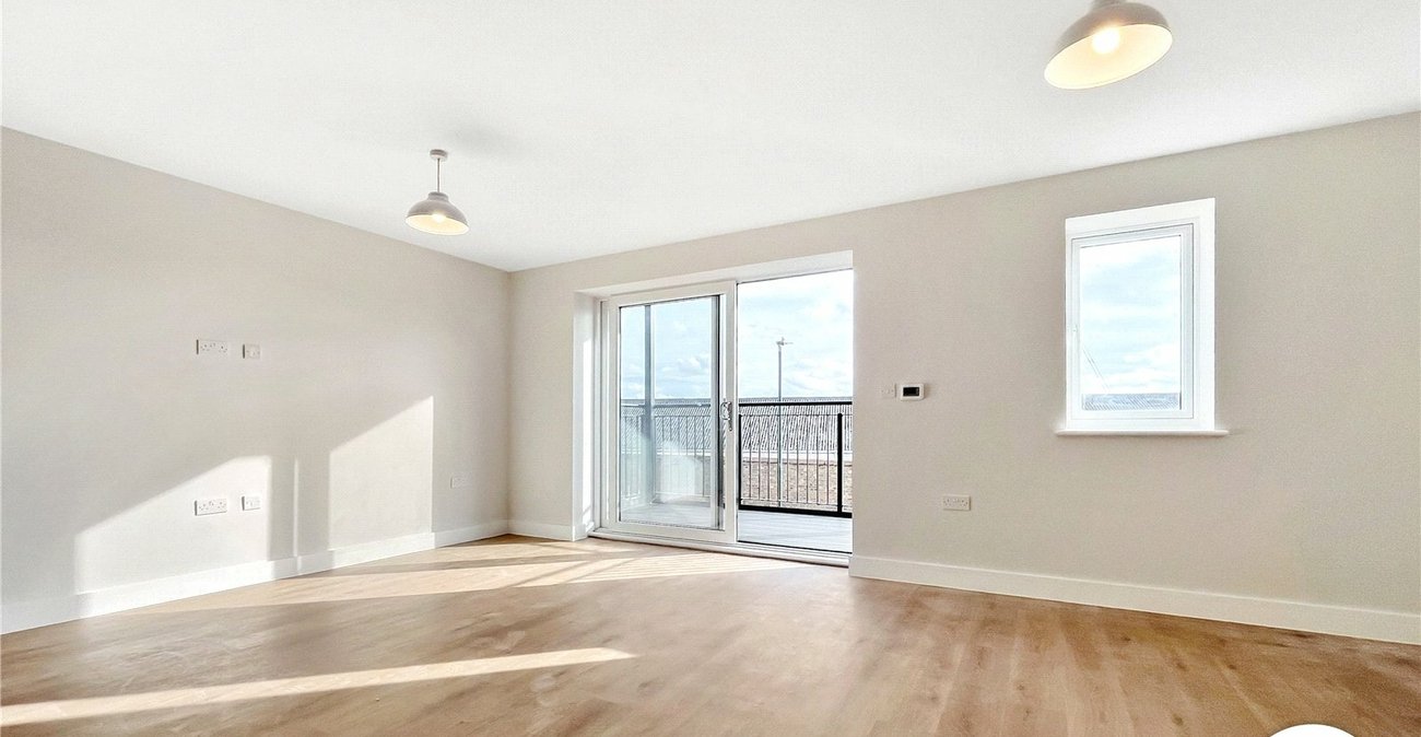 2 bedroom property to rent in Upnor | Robinson Michael & Jackson