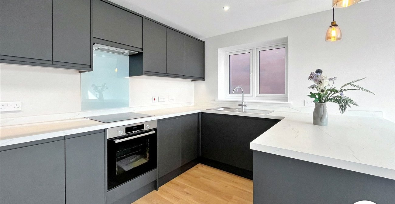 2 bedroom property to rent in Upnor | Robinson Michael & Jackson