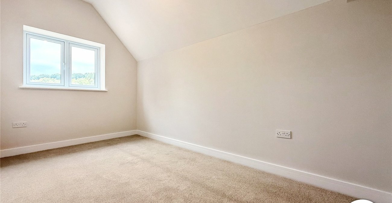 2 bedroom property to rent in Upnor | Robinson Michael & Jackson