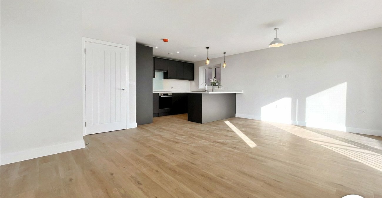 2 bedroom property to rent in Upnor | Robinson Michael & Jackson