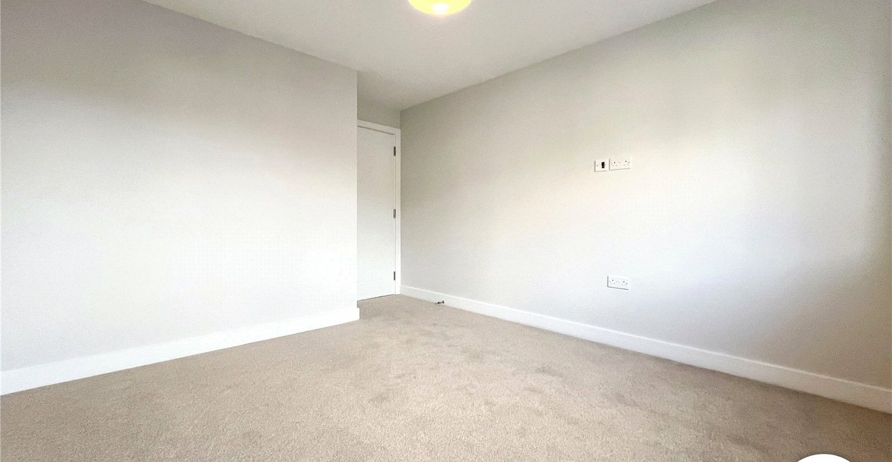 2 bedroom property to rent in Upnor | Robinson Michael & Jackson