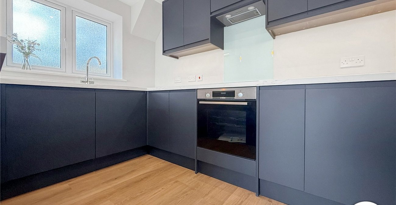 2 bedroom property to rent in Upnor | Robinson Michael & Jackson