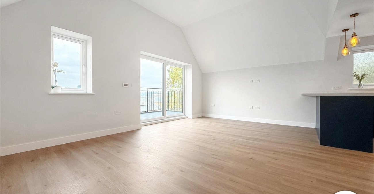 2 bedroom property to rent in Upnor | Robinson Michael & Jackson