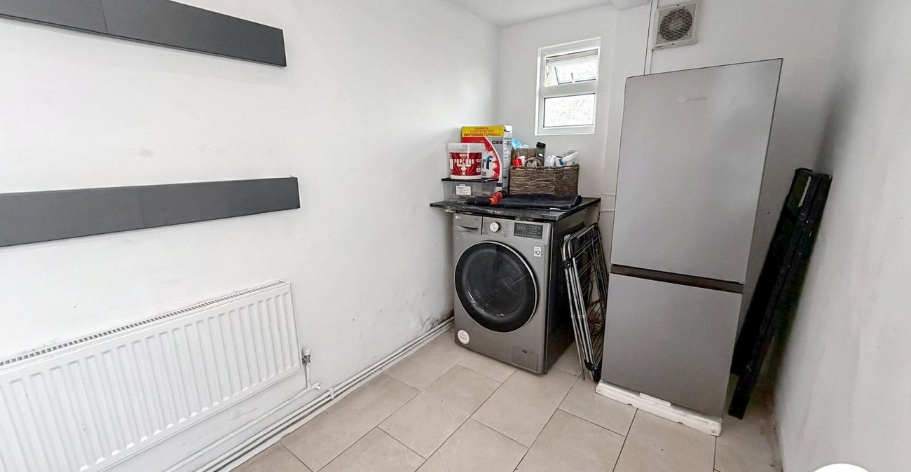 3 bedroom house to rent in Gillingham | Robinson Michael & Jackson