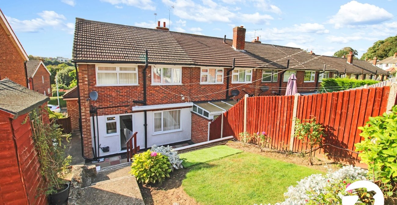 3 bedroom house to rent in Greenhithe | Robinson Michael & Jackson