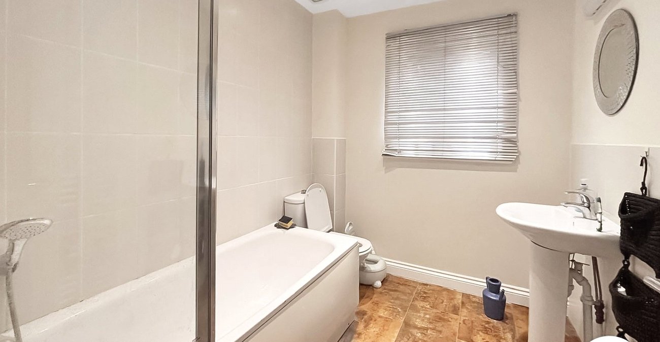3 bedroom house to rent in Dartford | Robinson Jackson