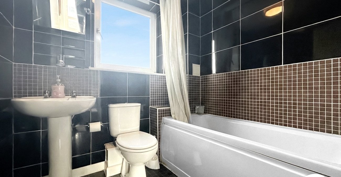 4 bedroom property to rent in Dartford | Robinson Jackson