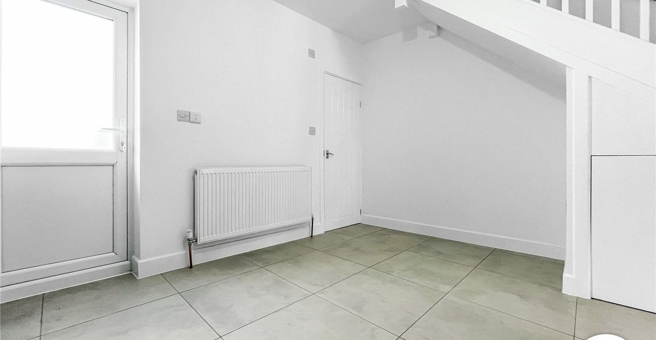 3 bedroom house to rent in Wainscott | Robinson Michael & Jackson