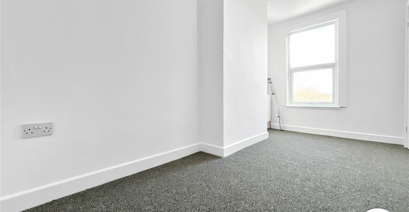 3 bedroom house to rent in Wainscott | Robinson Michael & Jackson