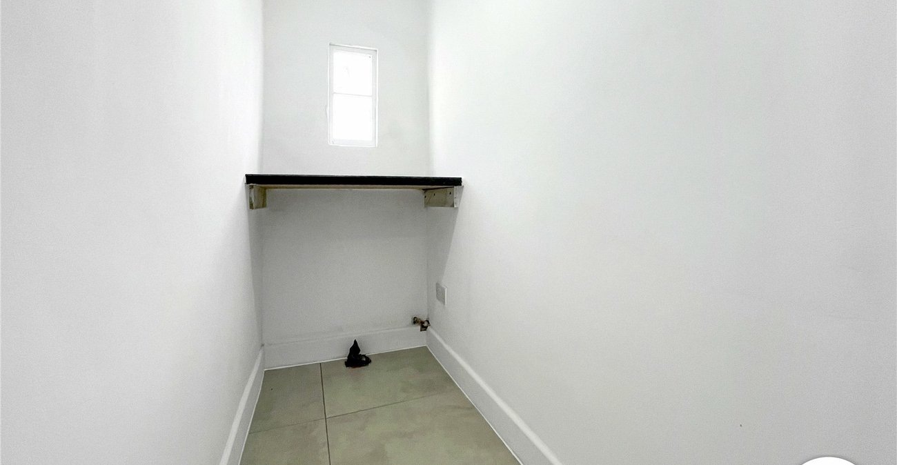 3 bedroom house to rent in Wainscott | Robinson Michael & Jackson