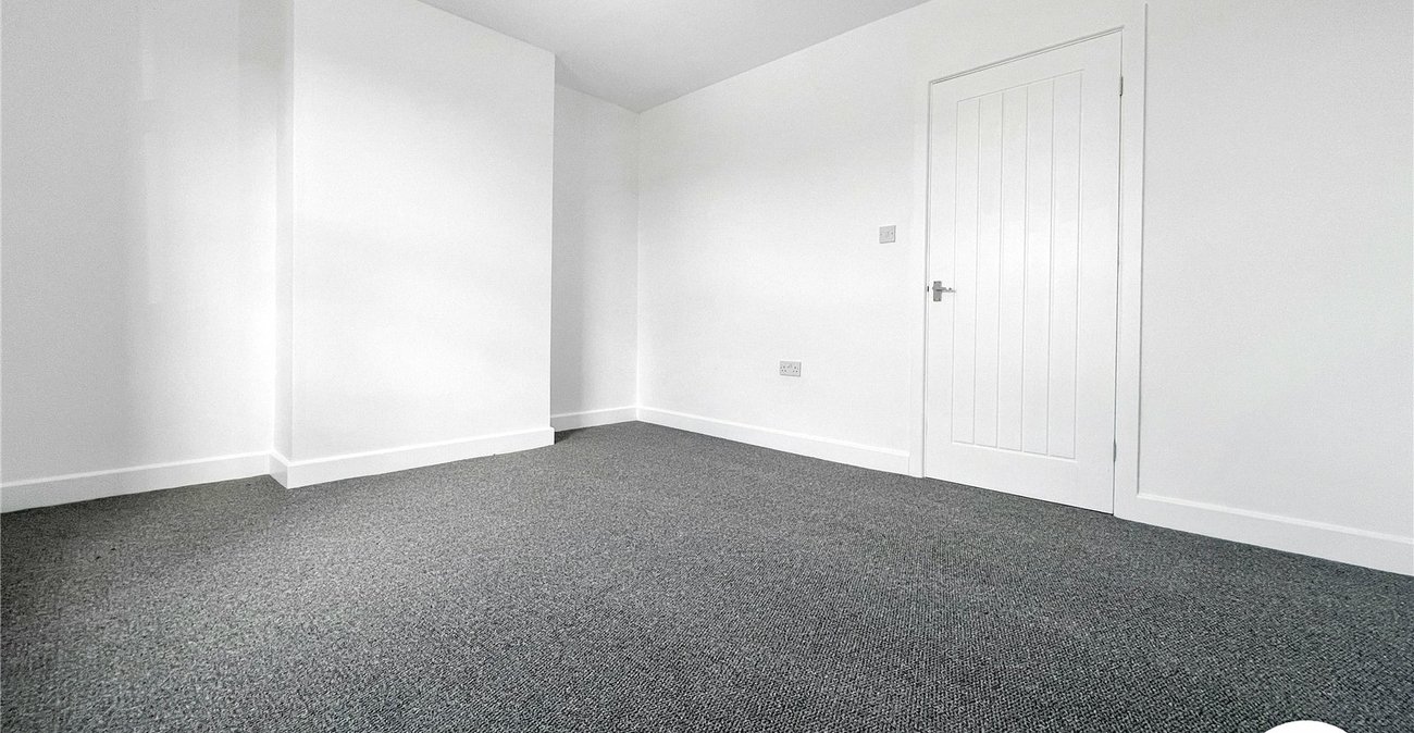 3 bedroom house to rent in Wainscott | Robinson Michael & Jackson