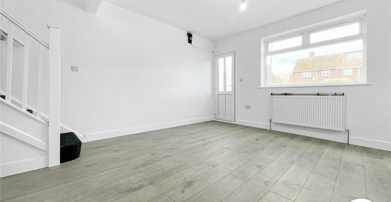 3 bedroom house to rent in Wainscott | Robinson Michael & Jackson