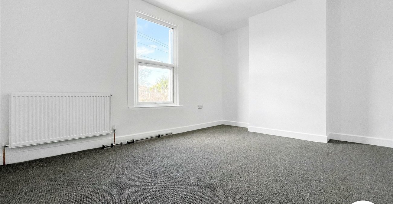 3 bedroom house to rent in Wainscott | Robinson Michael & Jackson