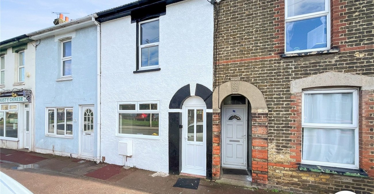 3 bedroom house to rent in Wainscott | Robinson Michael & Jackson