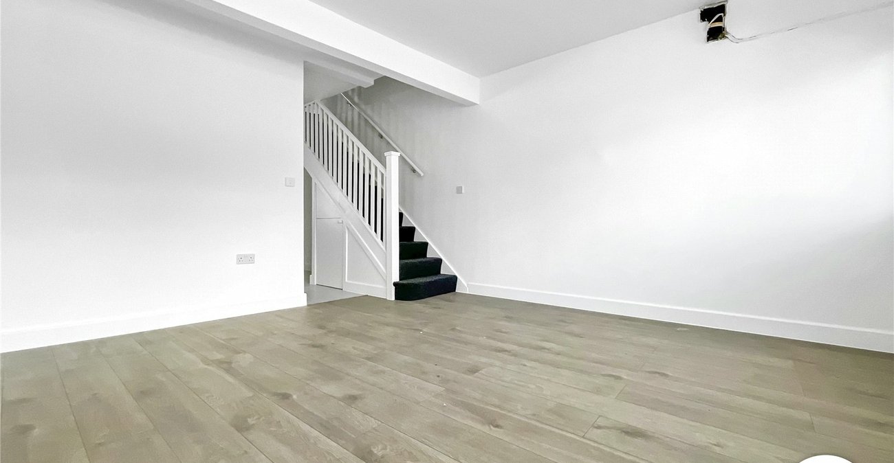 3 bedroom house to rent in Wainscott | Robinson Michael & Jackson