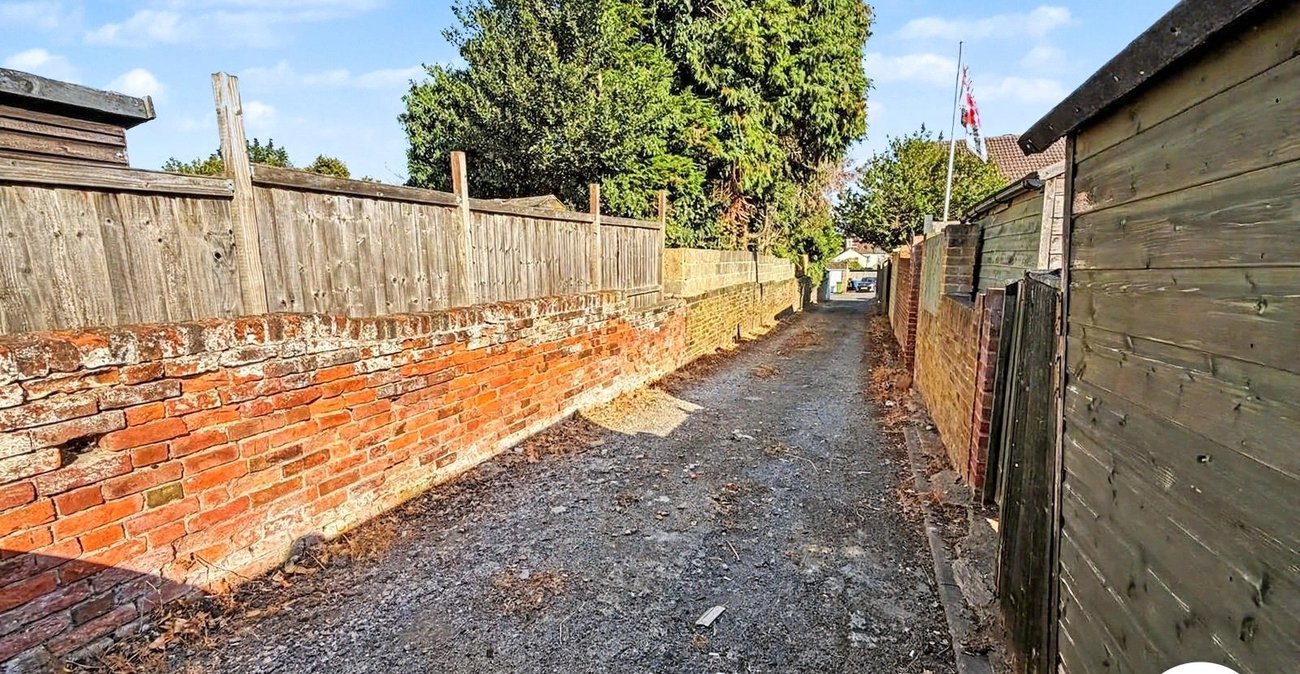 2 bedroom house to rent in Sittingbourne | Robinson Michael & Jackson