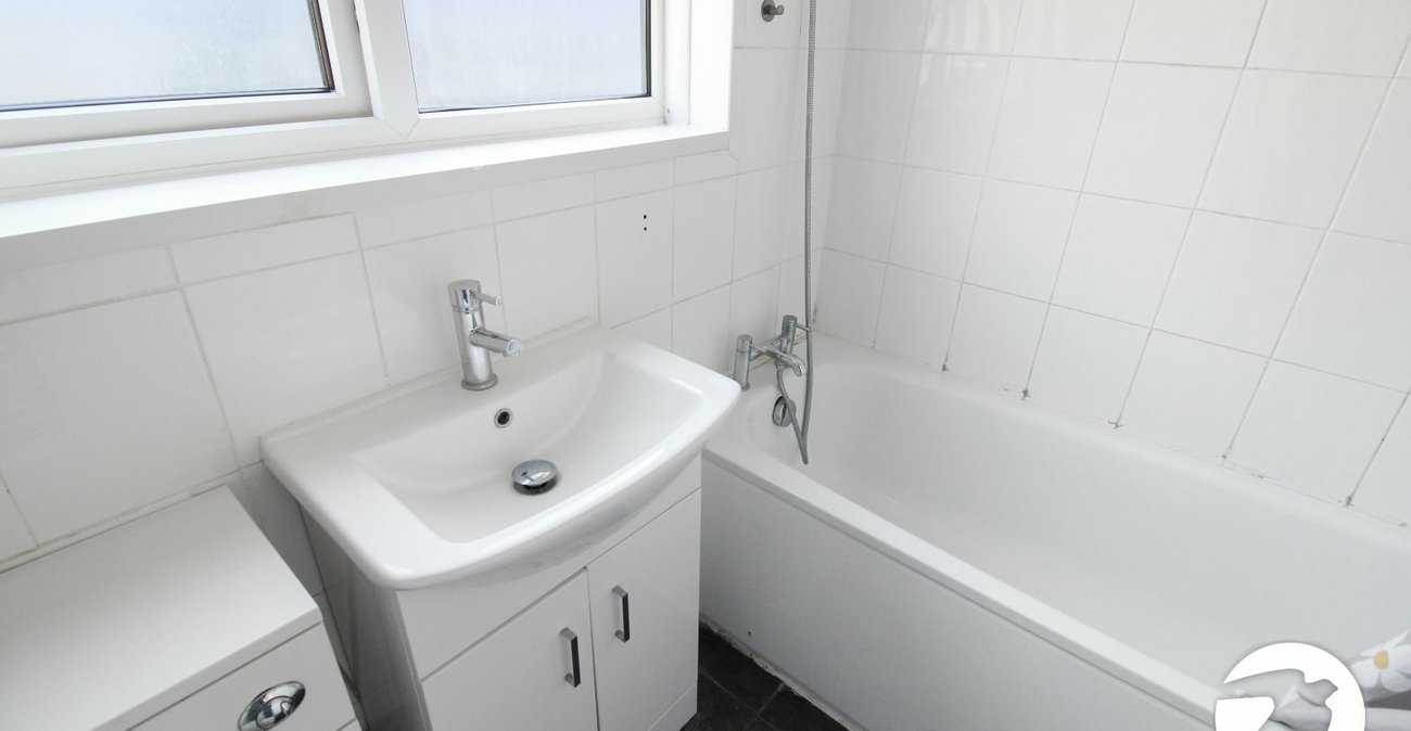 3 bedroom house to rent in Northfleet | Robinson Michael & Jackson