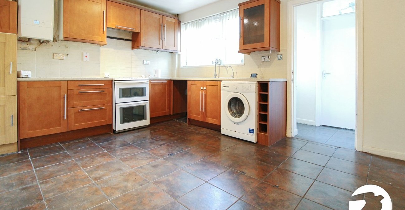 3 bedroom house to rent in Northfleet | Robinson Michael & Jackson