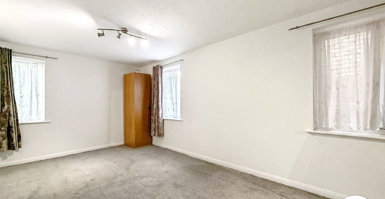 2 bedroom property to rent in Thamesmead | 