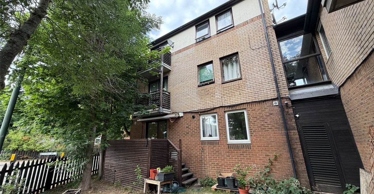 2 bedroom property to rent in Thamesmead | 