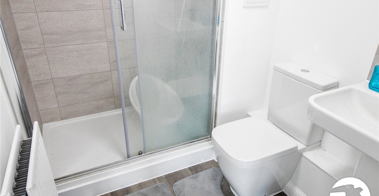 2 bedroom property to rent in Western Cross | Robinson Michael & Jackson