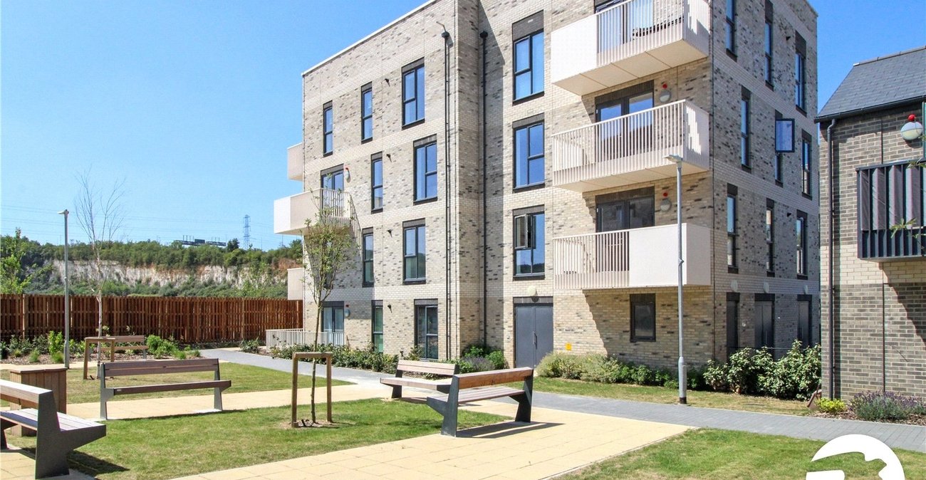 2 bedroom property to rent in Western Cross | Robinson Michael & Jackson