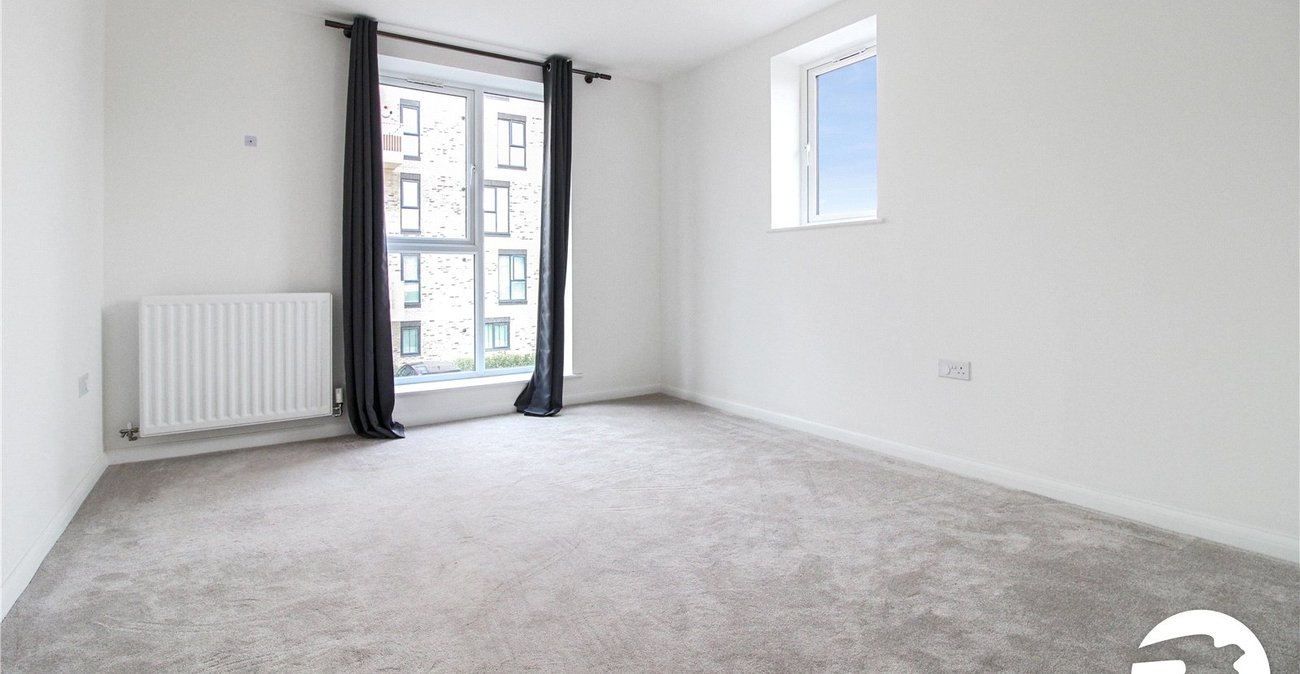 2 bedroom property to rent in Western Cross | Robinson Michael & Jackson