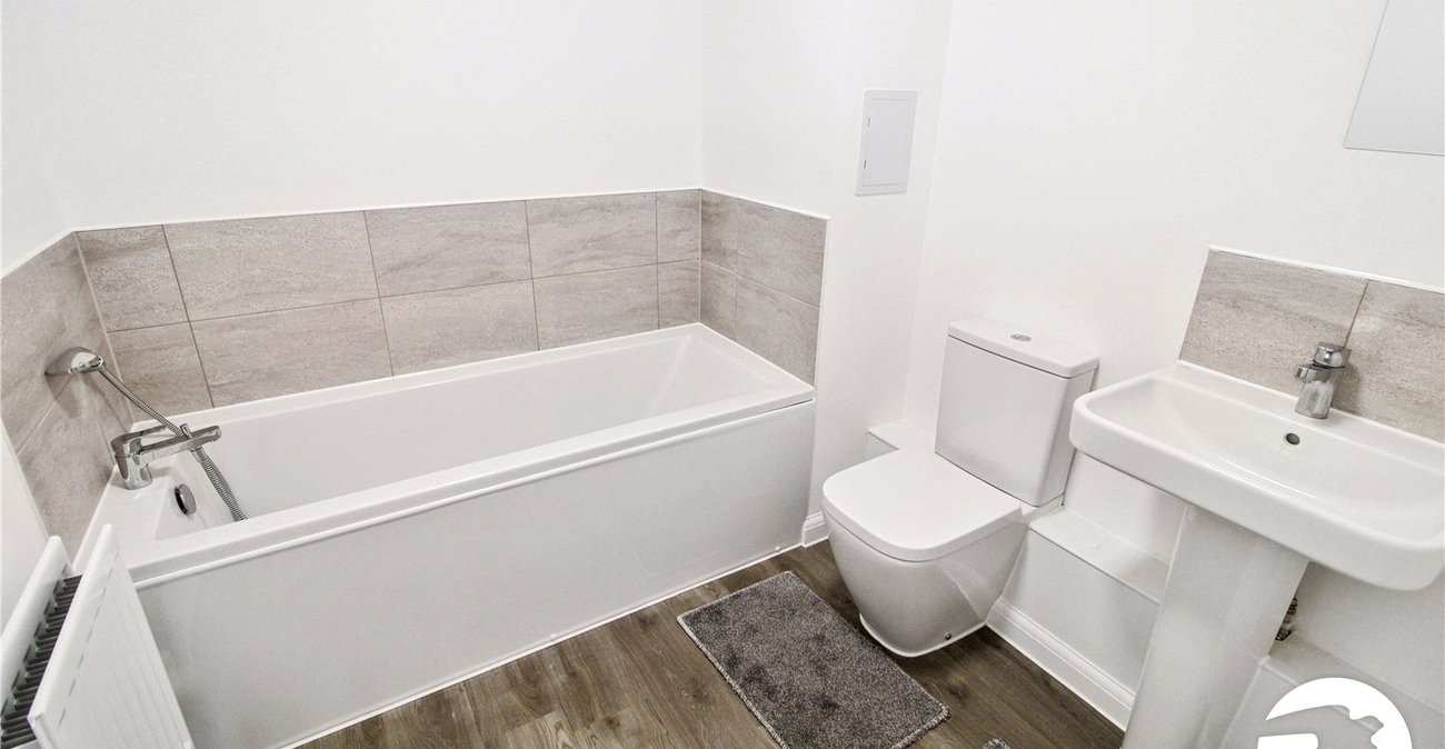2 bedroom property to rent in Western Cross | Robinson Michael & Jackson