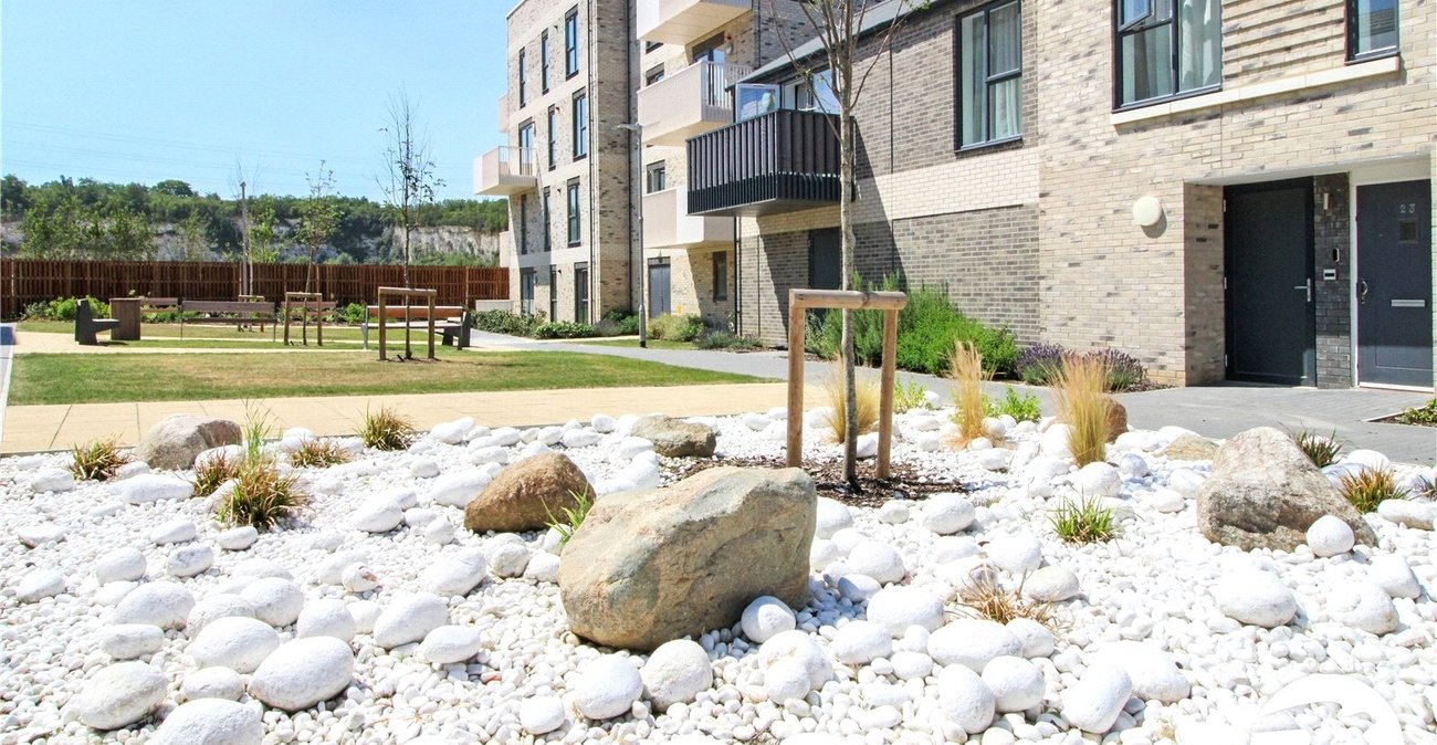 2 bedroom property to rent in Western Cross | Robinson Michael & Jackson