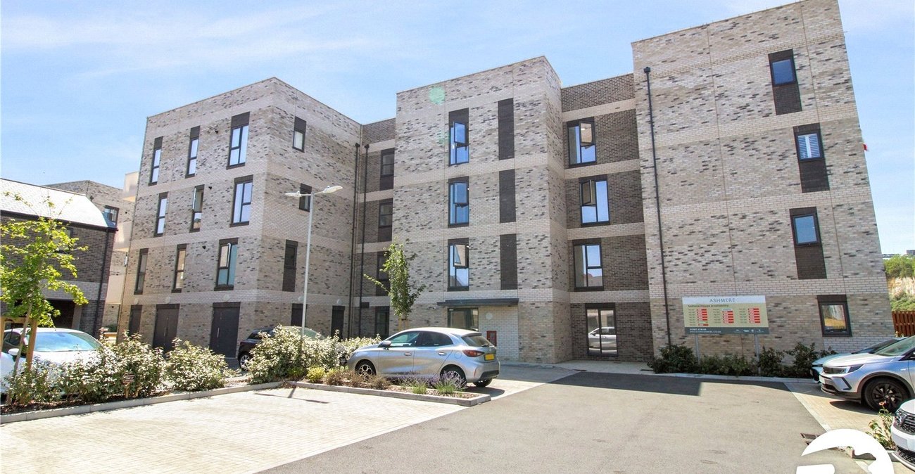 2 bedroom property to rent in Western Cross | Robinson Michael & Jackson
