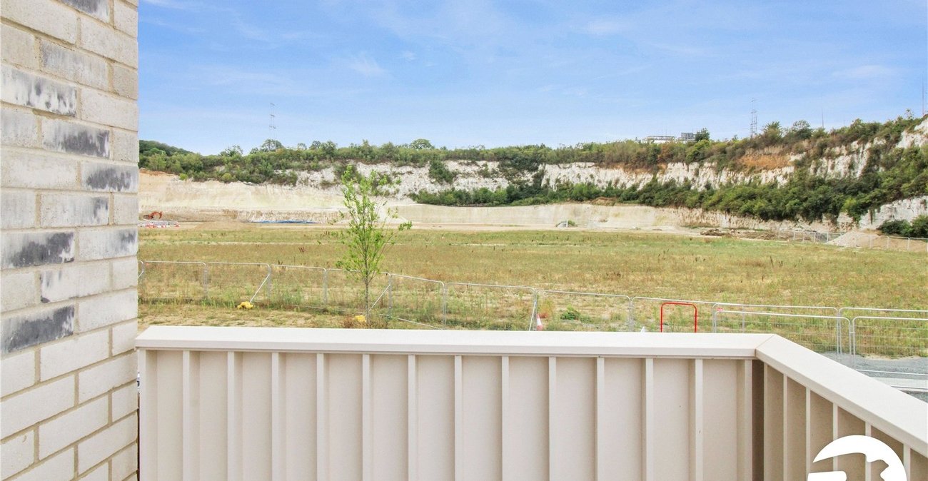 2 bedroom property to rent in Western Cross | Robinson Michael & Jackson